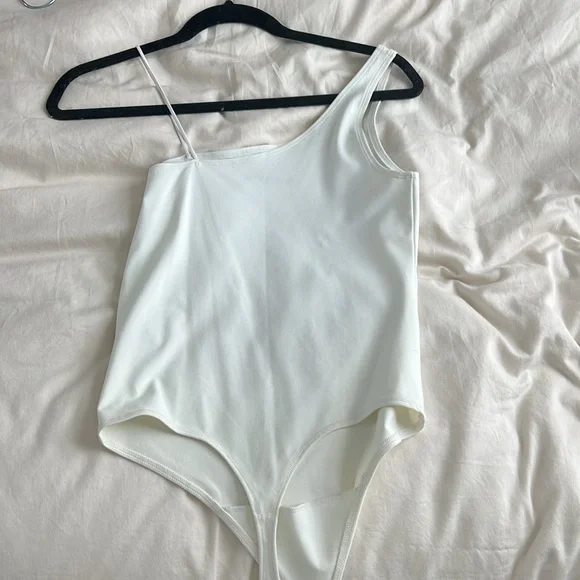 Abercrombie & Fitch Seamless Asymmetrical Bridal Bodysuit - Picture 4 of 6